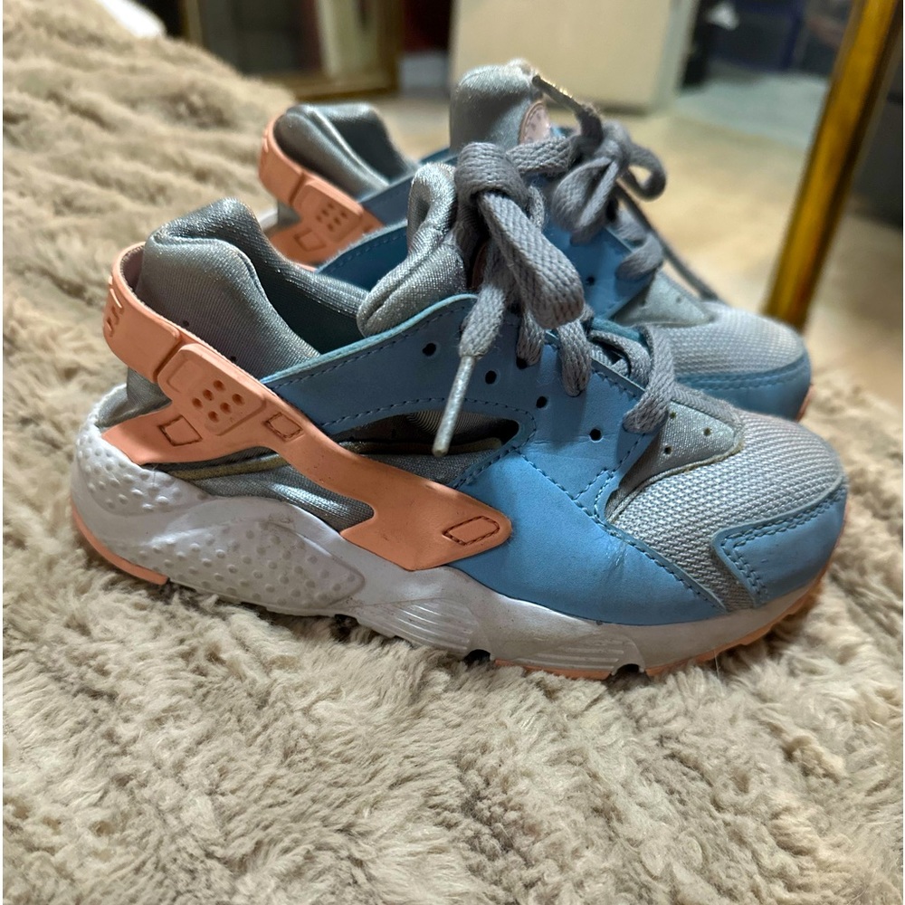 Girls Nike huaratchis